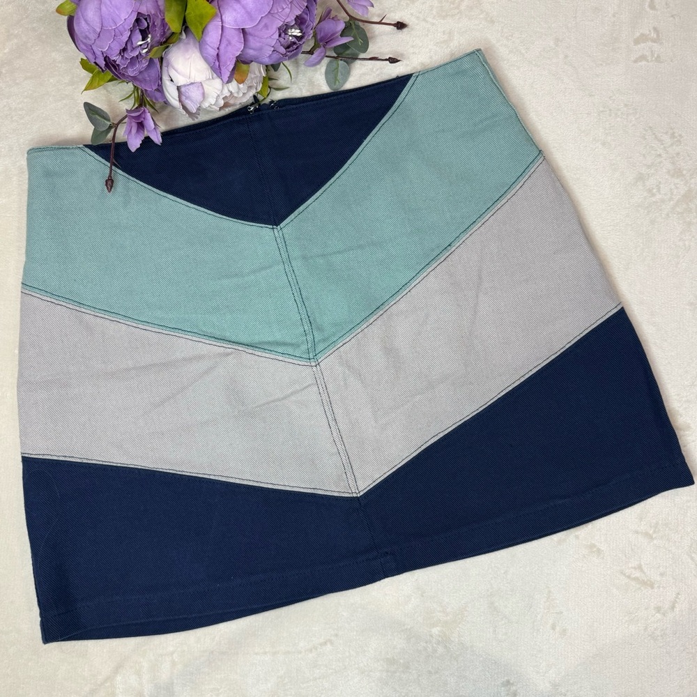 Boutique Blue and Grey Chevron Mini Skirt